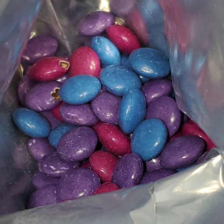 review photo of UNREAL Dark Chocolate Gems with Crispy Quinoa shared by @kaeligrace on 08 Mar 2021 - review