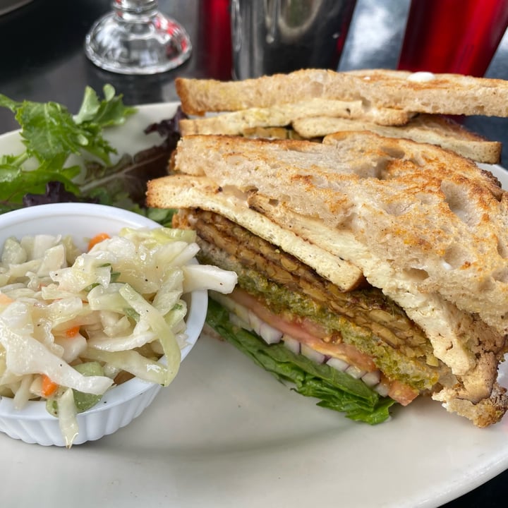 photo of Veggie Galaxy The Club shared by @tempeh74 on  19 May 2022 - review