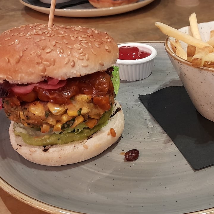 photo of Pitcher & Piano Bristol BBQ Jackfruit Burger shared by @gabbyy39 on  03 Oct 2021 - review
