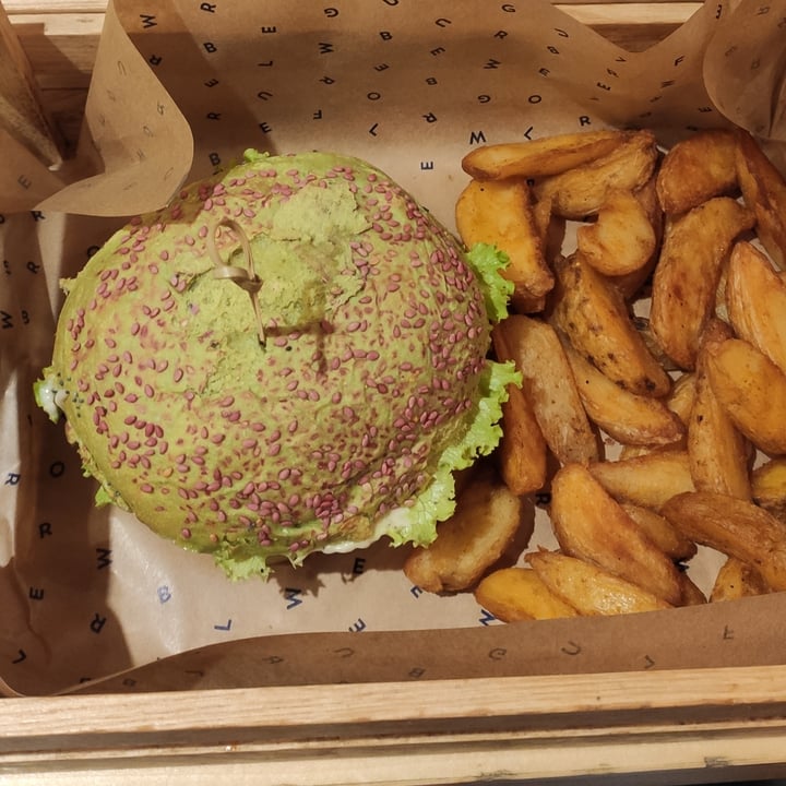photo of Flower Burger Roma Elf Burger shared by @nietz on  01 Dec 2021 - review