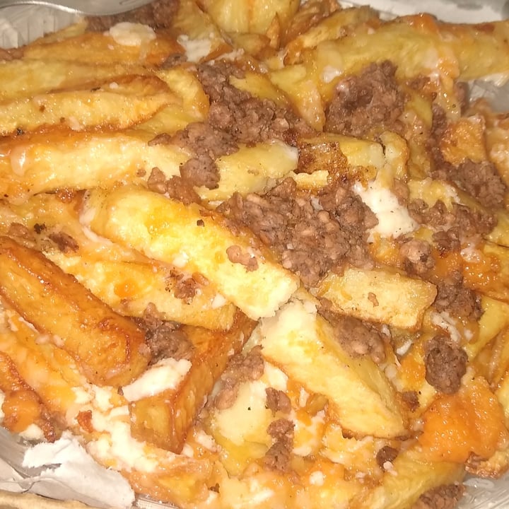 review photo of El Garage Bar Papas 3 Quesos Y Lluvia De Carnevil shared by @naorihan on 29 Sep 2022 - review