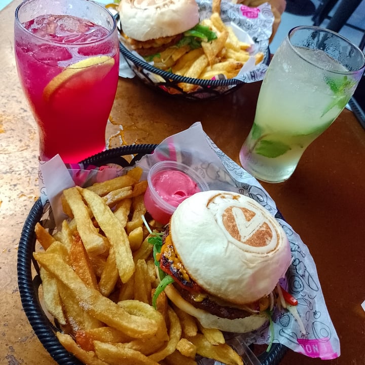 photo of Lado V Hamburguesa Modo diablo shared by @laurealg on  27 Jan 2022 - review