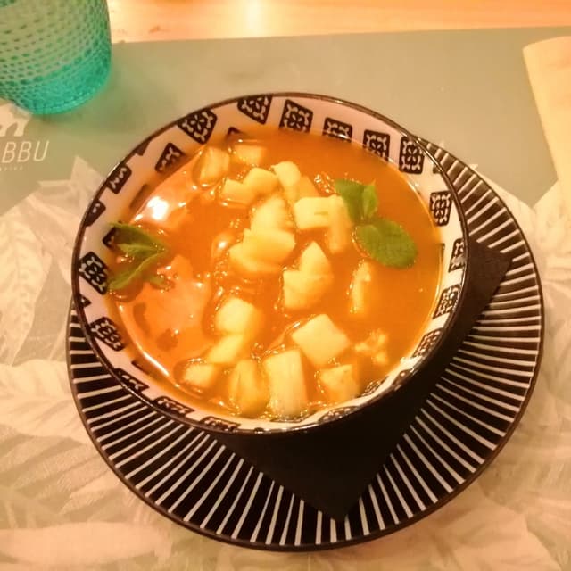Foto del piatto “Blanc Manger al latte di cocco con salsa al passion fruit e dadini di ananas”