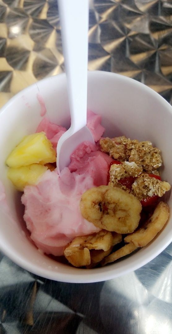 photo of Di'lishi Yogurt, Coffee & Smoothies Pineapple And Raspberry Dole Yogurt shared by @theviolentvegan on  02 Apr 2020 - review
