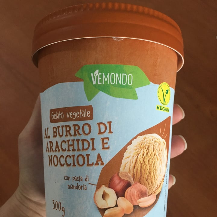 photo of Vemondo Gelato Vegetale al Burro di Arachidi e Nocciola shared by @vallentina0 on  15 Sep 2021 - review