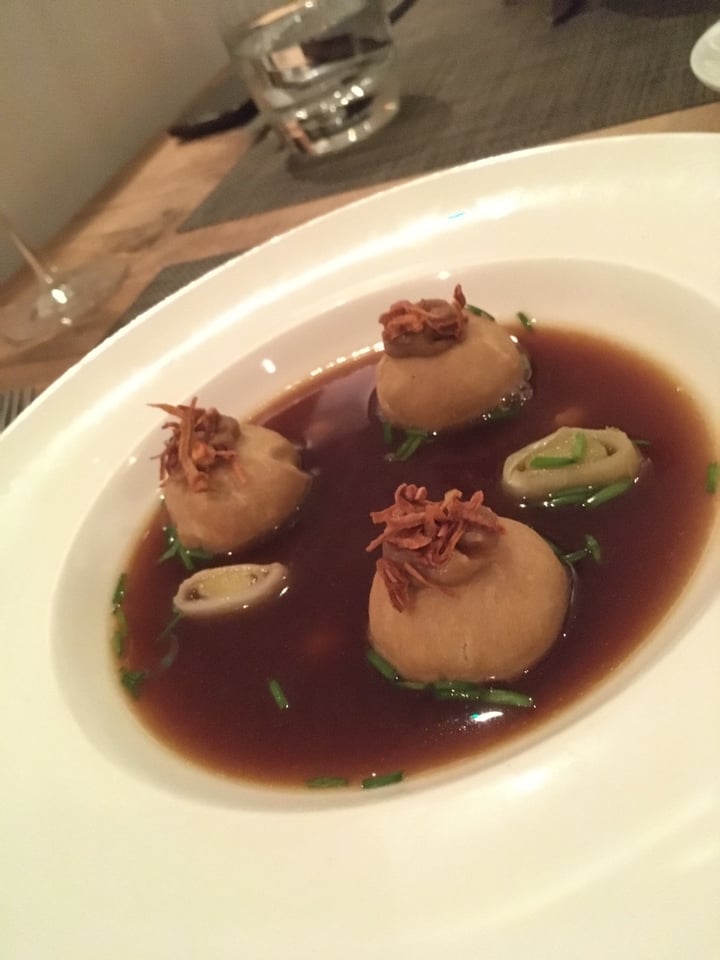 photo of Vanilla Black Roasted Onion Broth and Shallot Crisps shared by @perdi on  04 Dec 2019 - review