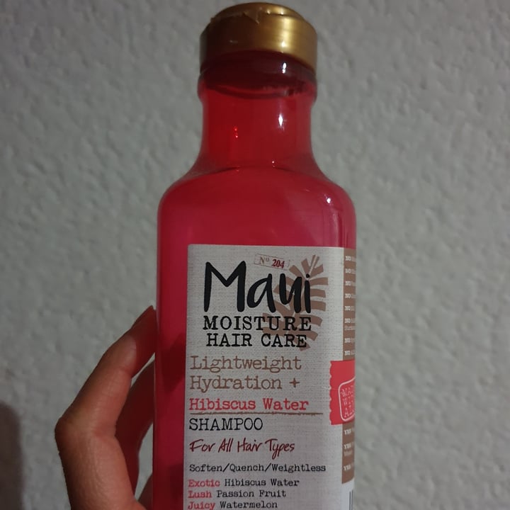 photo of Maui Moisture Lightweight Hydratation + Hibiscus Water Shampoo shared by @marianahorta on  03 Mar 2022 - review