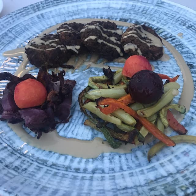 Foto del plato “Polpette Di Batata Azuki E Temphe Con Verdure”