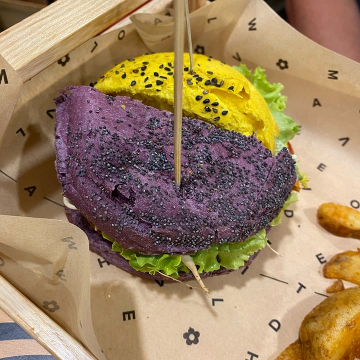 photo of Flower Burger Flower Burger shared by @ambra304 on  21 Jul 2022 - review