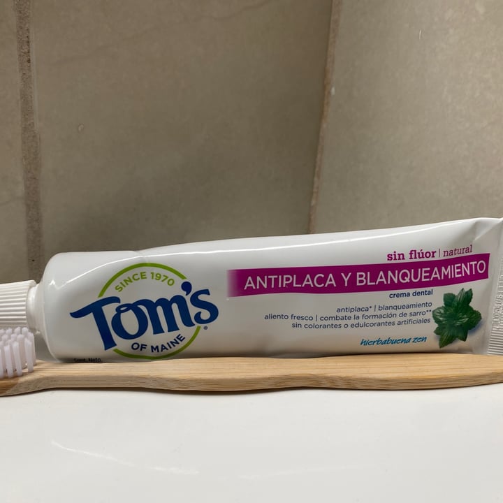 photo of Tom's of Maine Antiplaque & whitening Toothpaste shared by @thalyhdz on  20 Jun 2021 - review