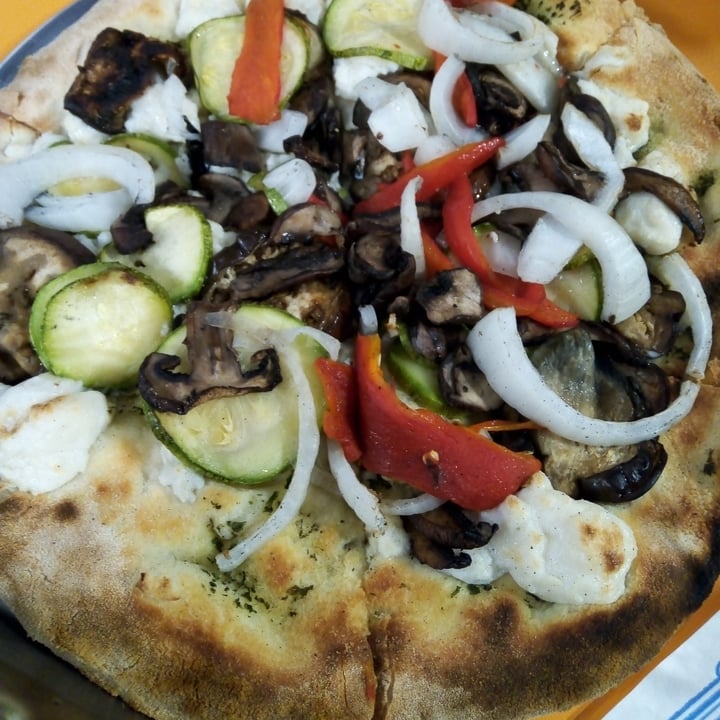 photo of La Zarpada Pizza vegana shared by @camreggae on  04 Jan 2022 - review