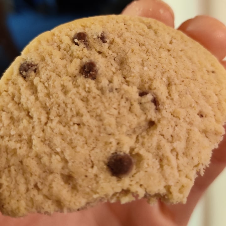 photo of Morrisons Chocolate Chip Shortbread shared by @cr0vegan on  24 Mar 2021 - review