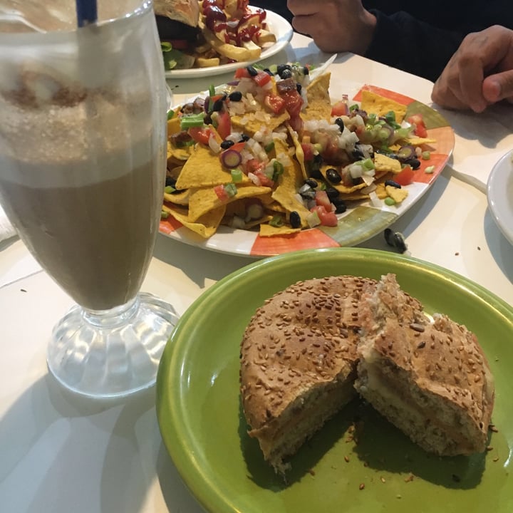 review photo of Loving Hut Microcentro Nachos XXL shared by @deisi on 10 Apr 2021 - review