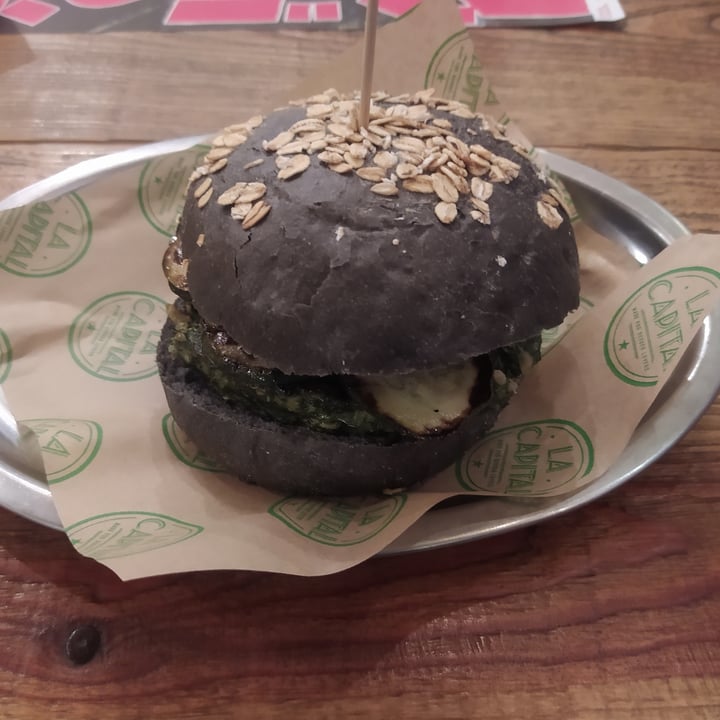 review photo of La Capital Haburguesa Veggie "El Cairo" shared by @oscarotin on 03 Sep 2022 - review