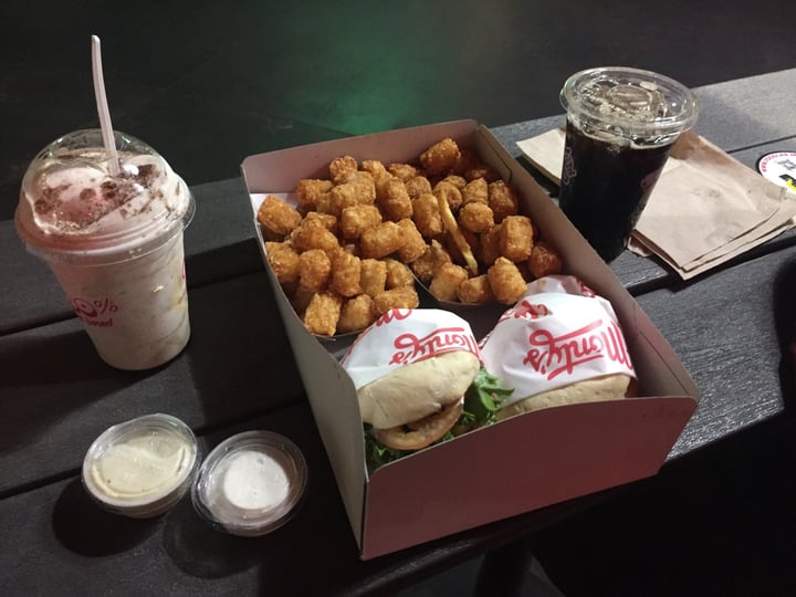 review photo of Monty's Good Burger Impossible Burger shared by @veganlifekat on 08 Apr 2020 - review