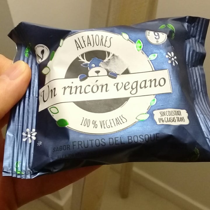 photo of Un Rincón Vegano Alfajor de Frutos del Bosque shared by @martbass on  28 May 2020 - review