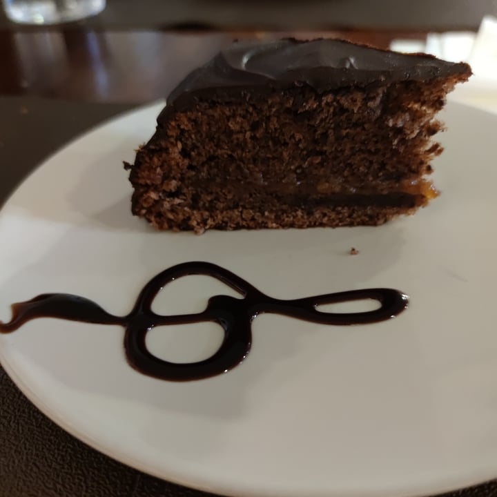 photo of Shangri La Tarta de chocolate con mermelada de melocotón shared by @quitos on  19 May 2022 - review