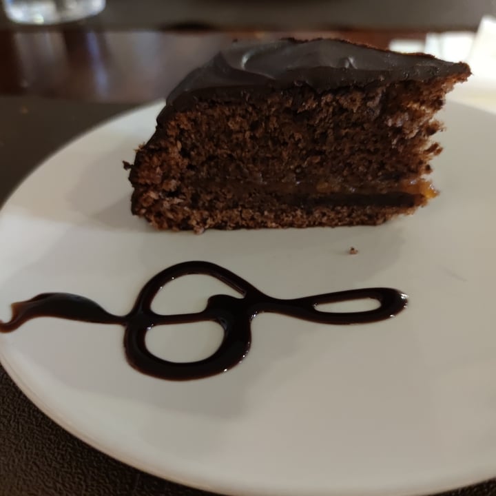 review photo of Shangri La Tarta de chocolate con mermelada de melocotĂłn shared by @quitos on 19 May 2022 - review