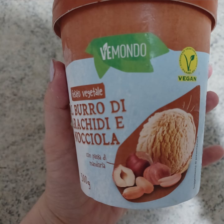 photo of Vemondo  Gelato Al Burro Di Arachidi E Nocciola shared by @llauraa on  28 Jun 2022 - review