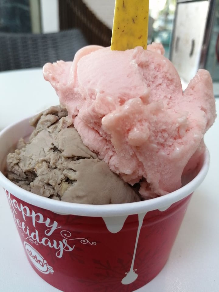 photo of Aldo's Italian gelato Helado De Avellana Y Tropical Rose shared by @maruvegana on  02 Feb 2020 - review