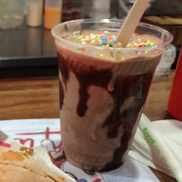 photo of Monty's Good Burger Chocolate shake shared by @ameth88 on  15 Feb 2021 - review