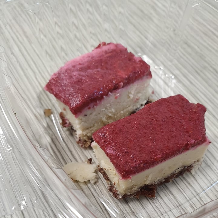 photo of Rawthentic Eatery Raspberry Cheezcake shared by @anistavrou on  18 Nov 2022 - review