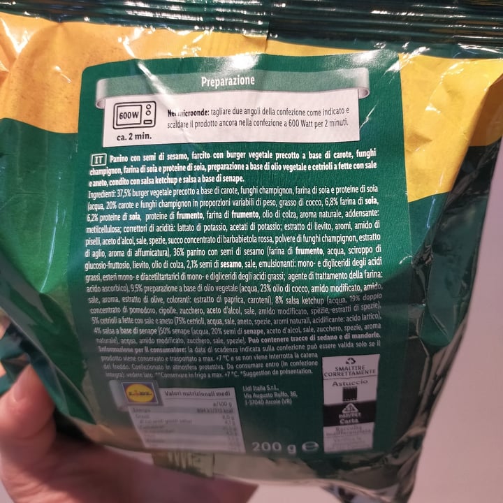 review photo of Vemondo Burger Vegan Cheese Style shared by @casamattonella on 29 Jan 2022 - review