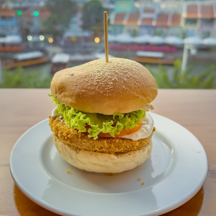 photo of nomVnom Bistro Classic Soy Burger shared by @vegan-ravana on  12 May 2022 - review
