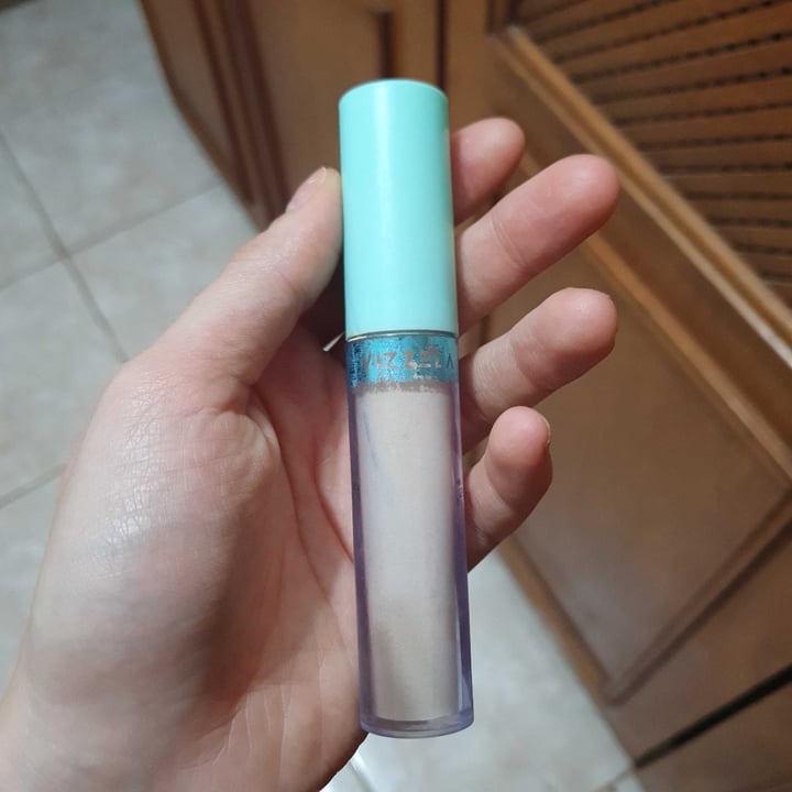 review photo of Vizzela Cosméticos Corretivo shared by @manudiotti on 29 Apr 2022 - review