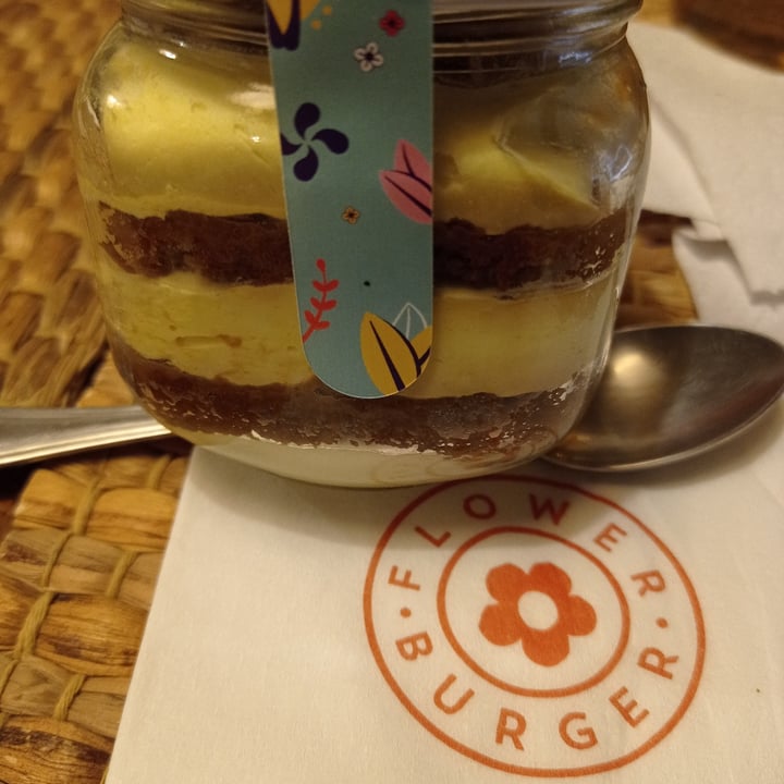 photo of Flower Burger Tiramisun shared by @nospecismo on  01 Apr 2022 - review