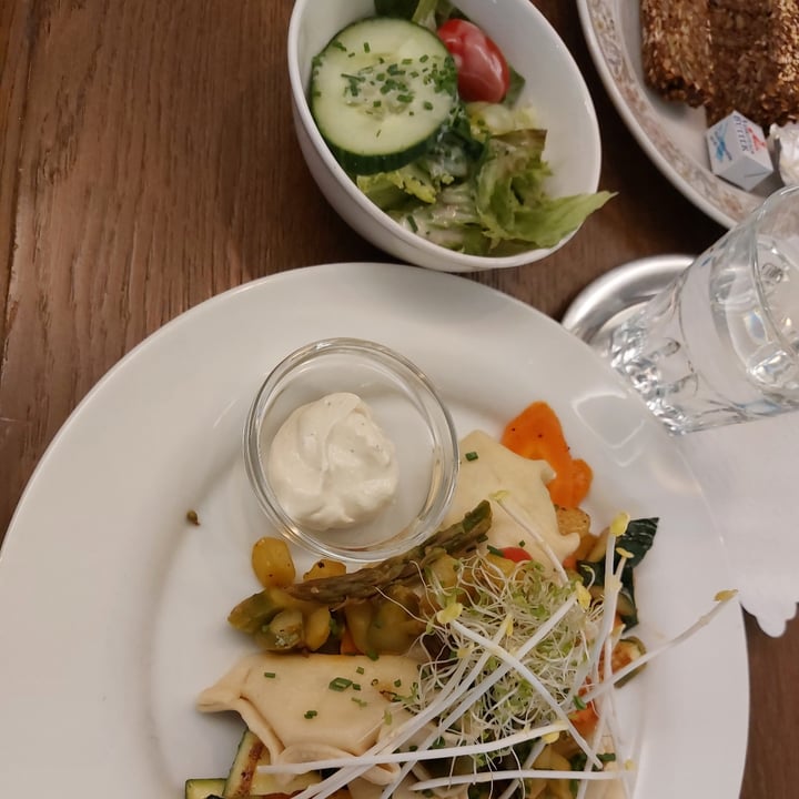 review photo of Koivu Café Vegan (ohne Gluten) Gefüllt mit Rüebli Zucchetti Knoblauch und Zwiebeln shared by @luz33 on 31 May 2022 - review