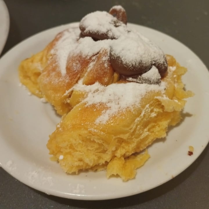 review photo of Loving Hut Medialuna con dulce de leche shared by @lupedelaborde on 30 Jun 2022 - review