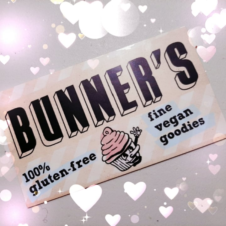 photo of Bunner's Bake Shop Cookies&cream and Vanilla cupcakes shared by @liszy on  25 Jan 2021 - review
