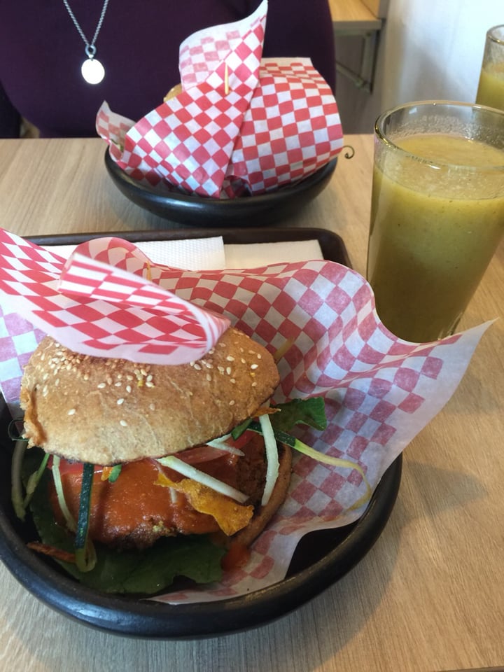 photo of La Madriguera, Alimentación Consciente Vegan burger shared by @juliostosh on  11 Mar 2020 - review