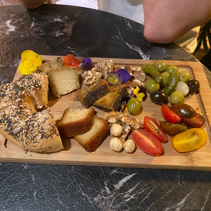 review photo of Bubita Sangria Bar Tabla de quesos shared by @annacireragros on 14 Jun 2022 - review