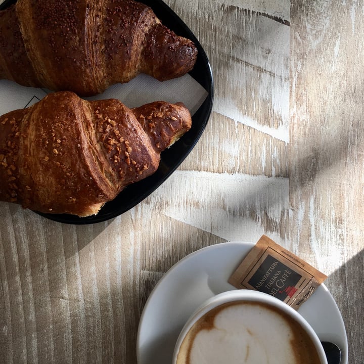 review photo of Al Volo - Caffetteria Bistrot Gelateria Colazione shared by @foede on 02 May 2022 - review