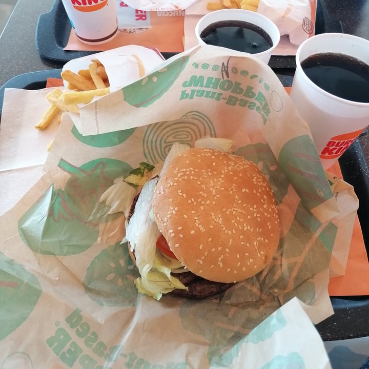 review photo of Burger King Plant-based Whopper shared by @animals03 on 17 Nov 2021 - review