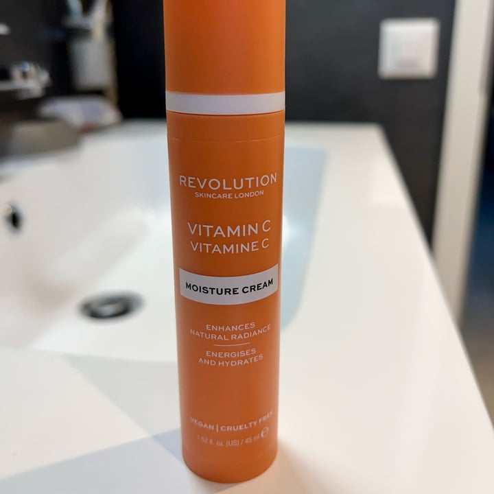 review photo of Revolution Beauty Vitamin C Moisture creme shared by @romiefe1 on 04 Apr 2022 - review