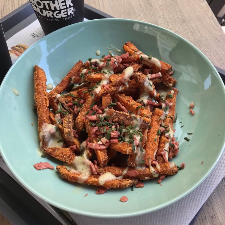 review photo of Mother Burger Batatas com bacon e madioqueijo shared by @joaoalmeida on 30 May 2021 - review