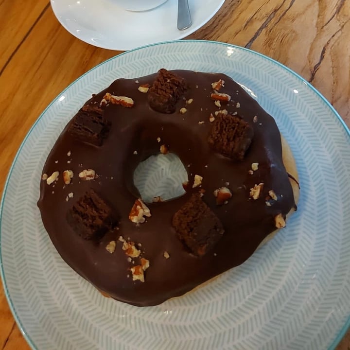 photo of VegAmazing Doughnuts Donut de chocolate con brownie shared by @ggens on  10 Mar 2021 - review