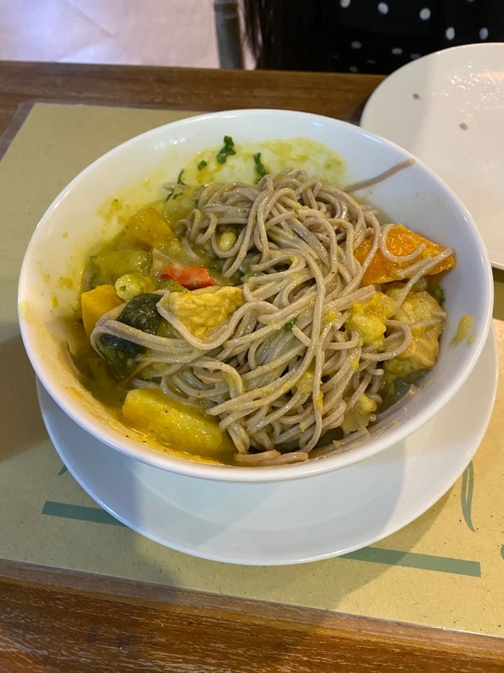 photo of Earth Cafe & Market Ubud Coconut Curry (replaced With Noodles) shared by @thatveganyogini on  27 Jan 2020 - review
