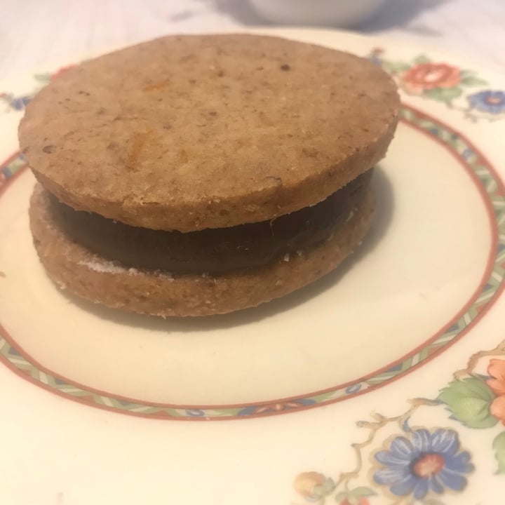 photo of Vica Alfajor de naranja y ganache shared by @seis on  11 Dec 2020 - review