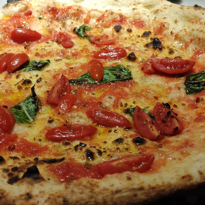 photo of Gino Sorbillo Pizza con pomodori e perperoncino shared by @esperanzafumilla on  13 Mar 2022 - review