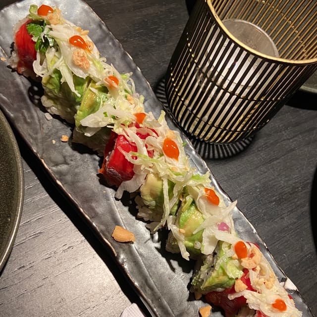 菜肴“Rainbow roll”的照片
