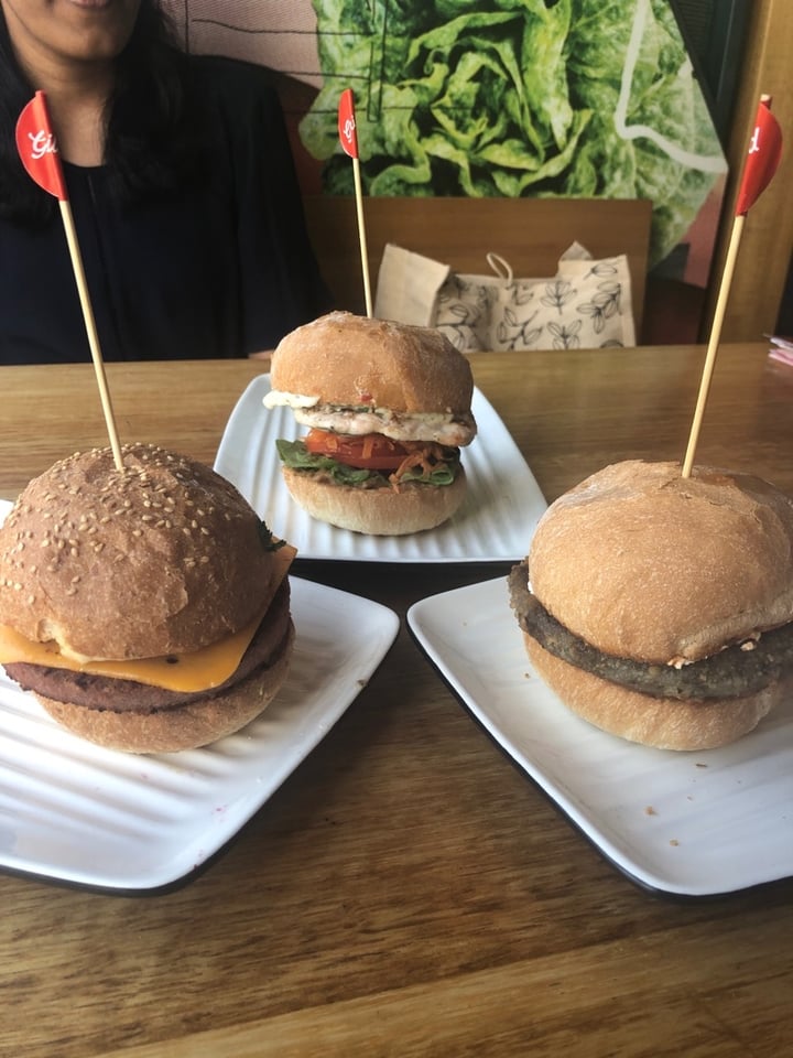 photo of Grill'd Melbourne Central Vegan Cheeseburger with beyond meat patty shared by @hashw on  20 Mar 2020 - review