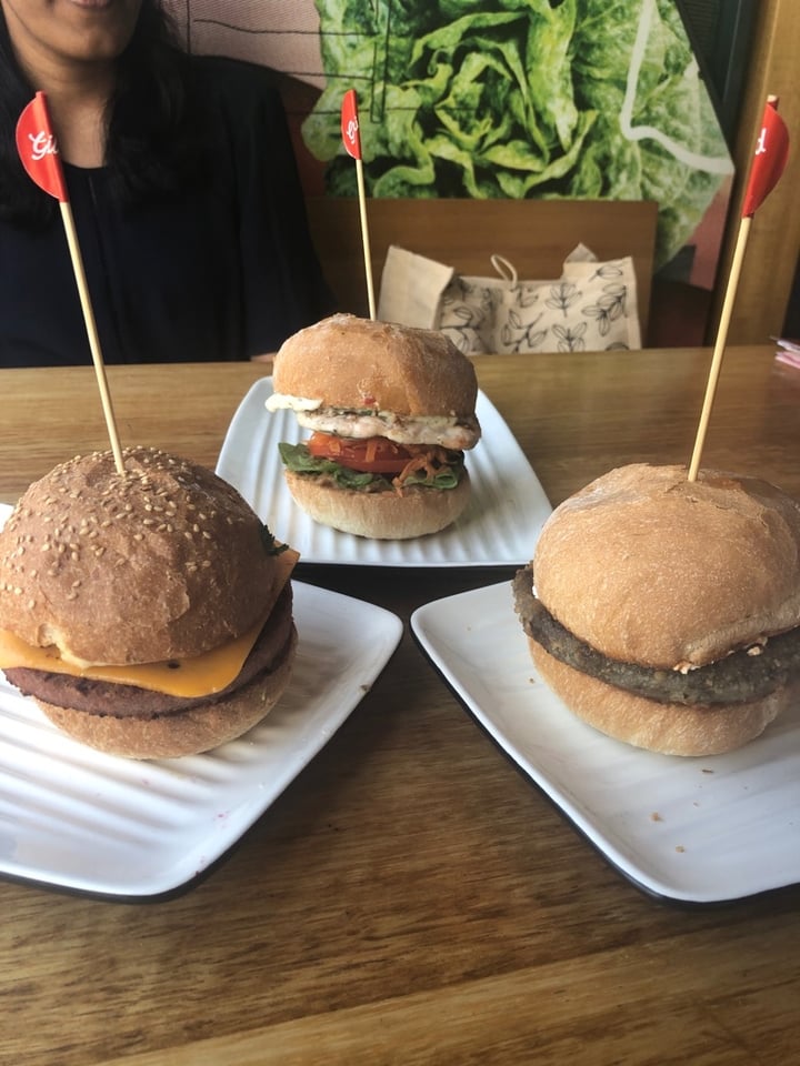 review photo of Grill'd Melbourne Central Vegan Cheeseburger with beyond meat patty shared by @hashw on 20 Mar 2020 - review