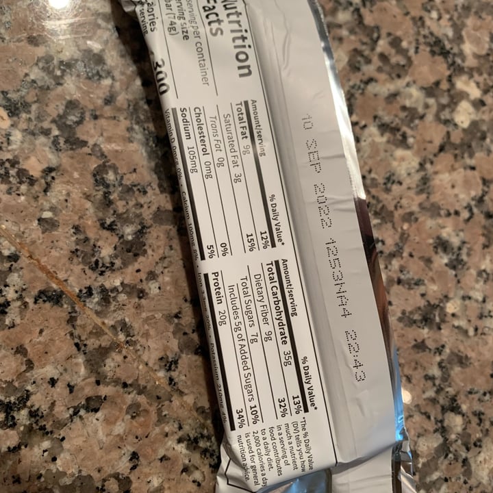 review photo of Garden of Life Chocolate Fudge Performance Protein Bar shared by @drichi on 10 May 2022 - review