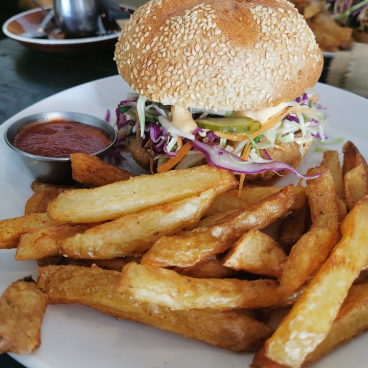 photo of Knead Bakery Southern Fried “chicken” Burger shared by @viiathevegan on  21 Sep 2021 - review
