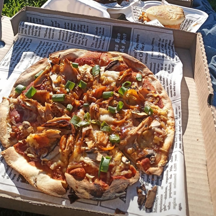 photo of Vegan Streetfood Deli - Obs Sticky Asian BBQ Chick'n Pizza shared by @rainjasmine on  20 Oct 2021 - review