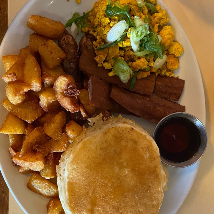 review photo of The Breakfast Club Hackney Wick The Vegan All American shared by @eimadethisvegan on 05 Jan 2022 - review